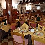 FOTO UHC - Gourmet ed Enogastronomia Hotels 4 Stelle - Hotel Rubino, hotel Diamant, hotel Soreghes e hotel Dolomiti